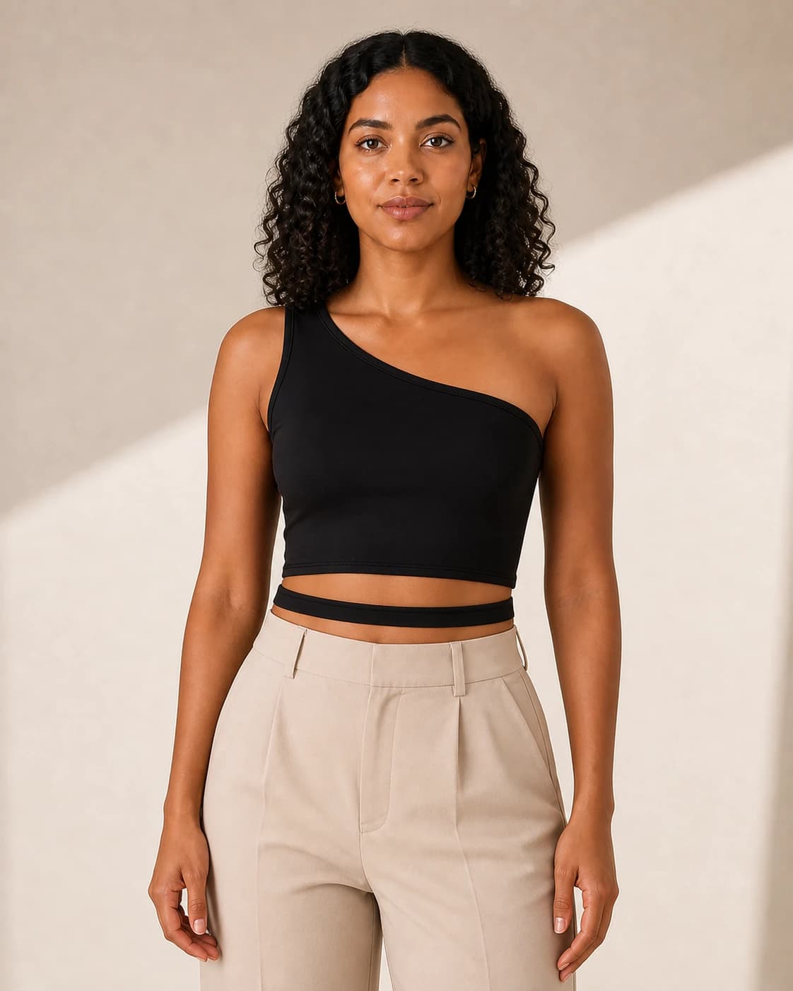 Top crop un hombro cutout, color Negro, vista frontal