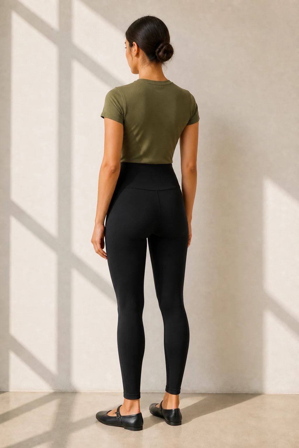 Leggin / licra deportiva, vista de espalda en modelo