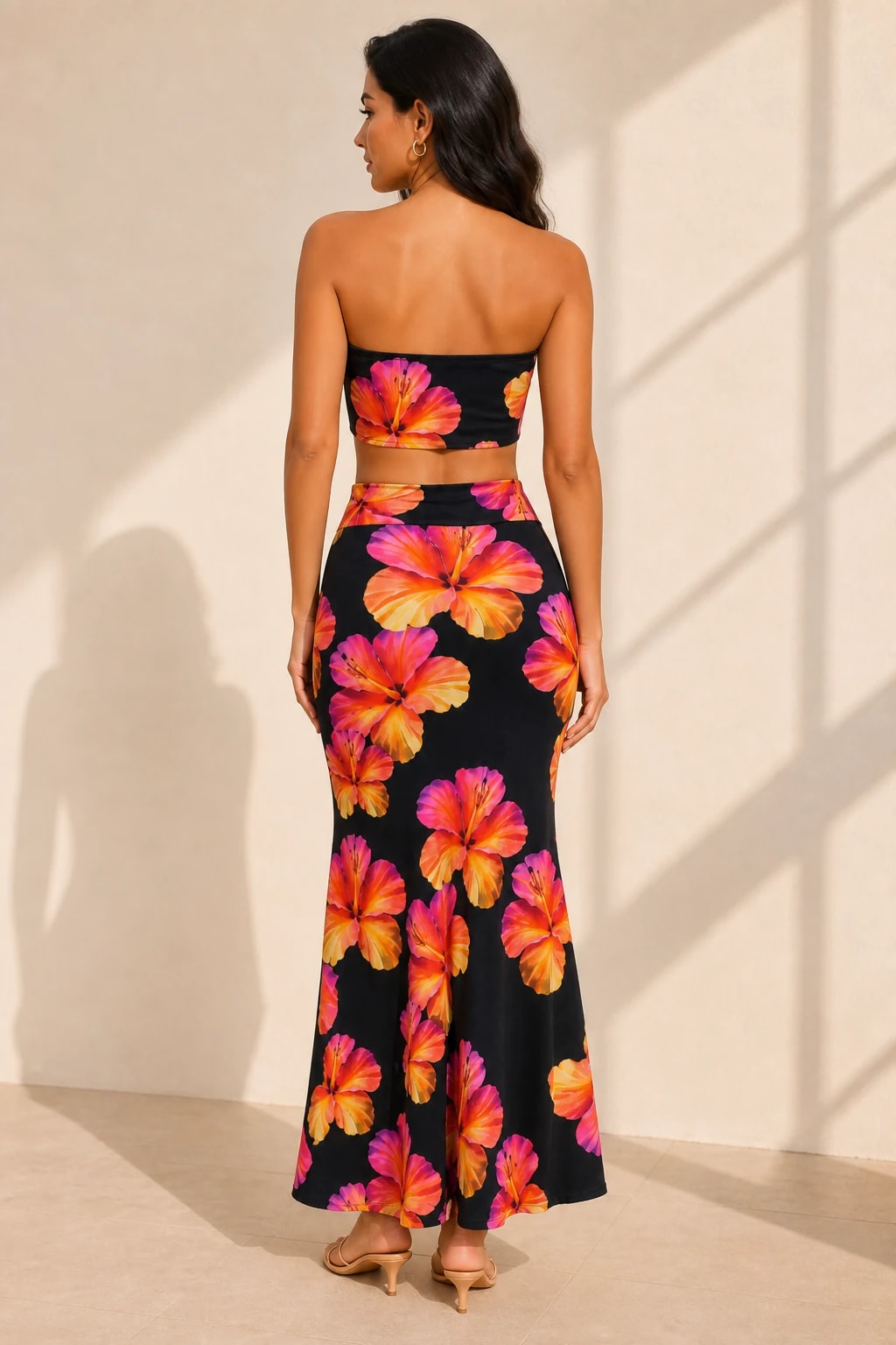 Conjunto floral 2, vista de espalda en modelo